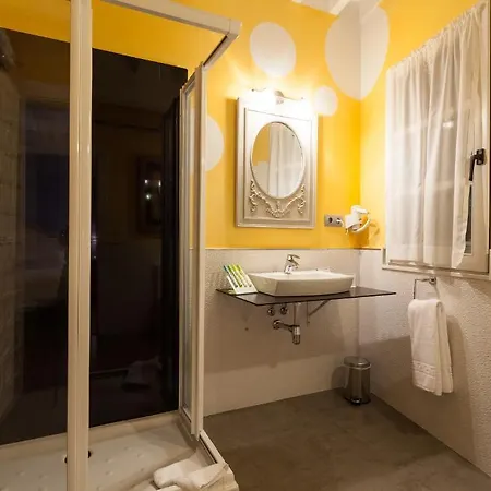 Hotel El Bosque De La Anjana Selores