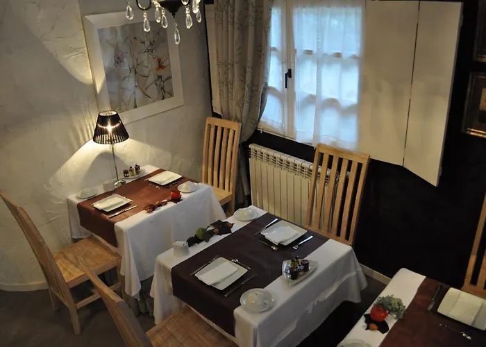 El Bosque De La Anjana 3*