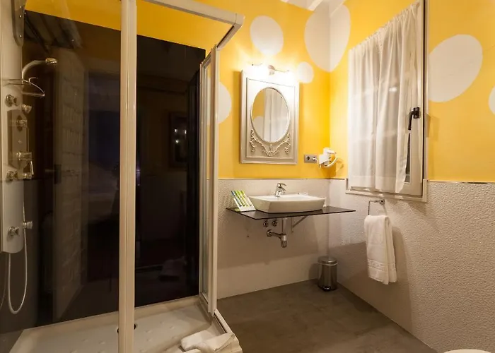 فندق El Bosque De La Anjana Selores